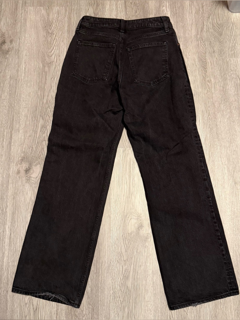 Abercrombie and Fitch High Rise 90s Relaxed Jean in Black - Picture 5 of 11